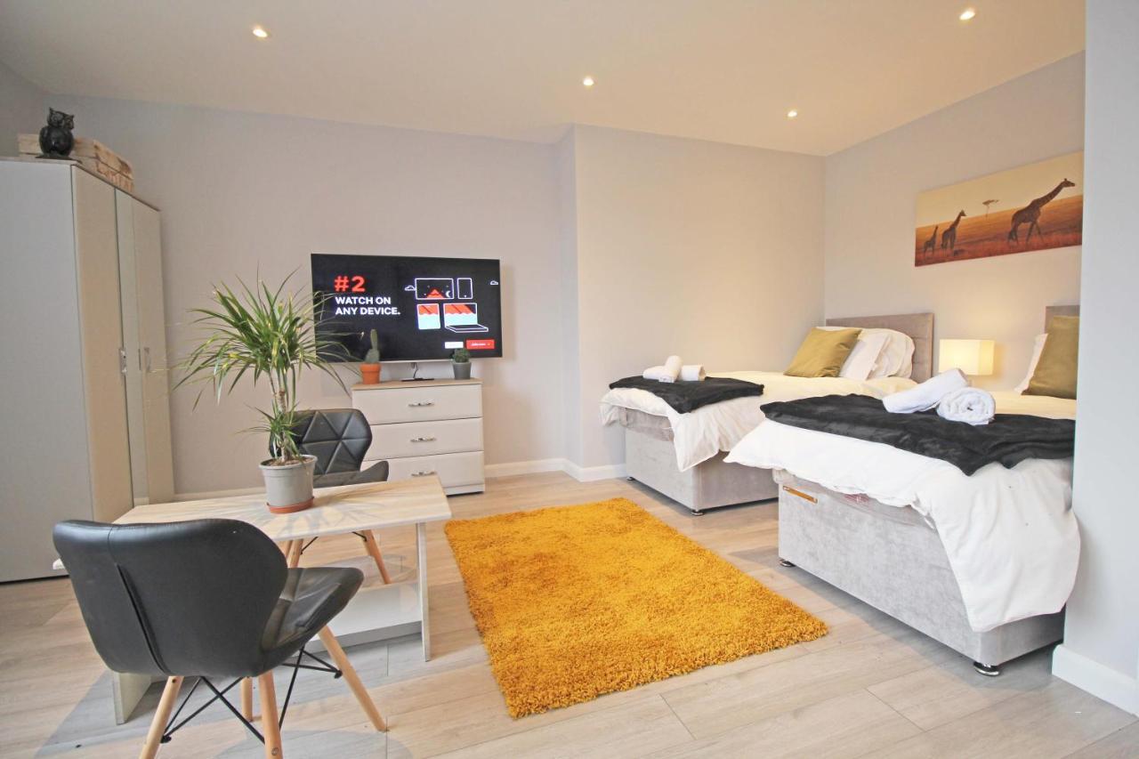 Amicus House - Spacious 4 Bedroom & 4 Bedroom Apartments In St. Helens St Helens  Exterior foto